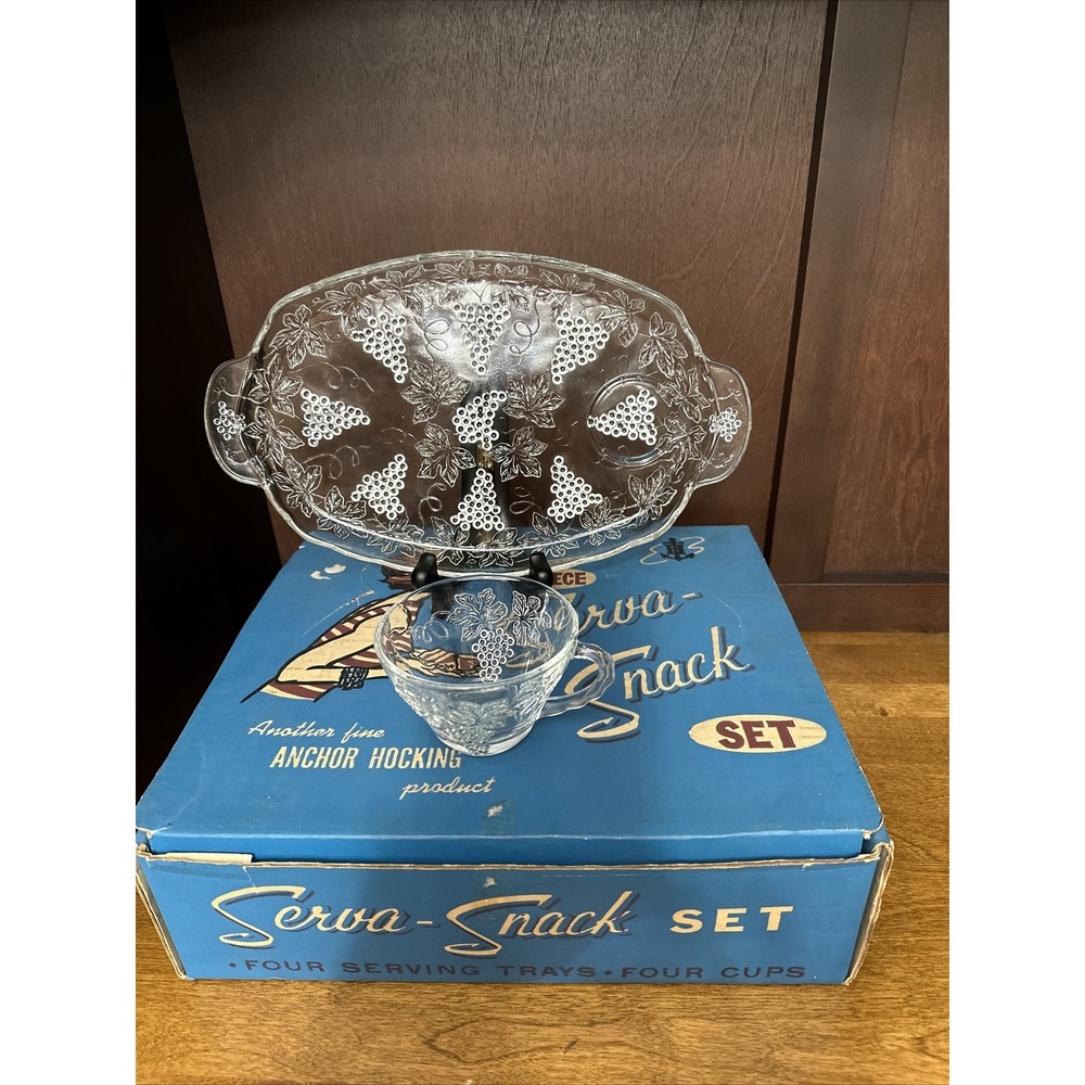 Anchor Hocking Grape Vine Serva Snack 8 Piece Tray Glass Set Original Box VTG